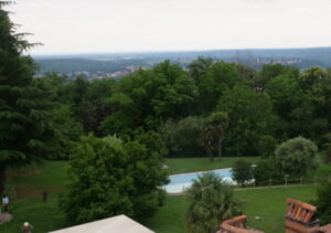 Giardino con piscina